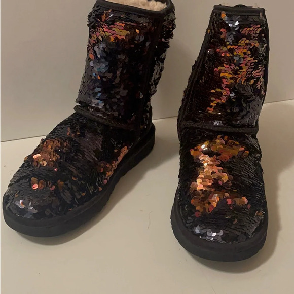 Uggs beautiful rose gold and black color sequin boots - Picture 10 of 16